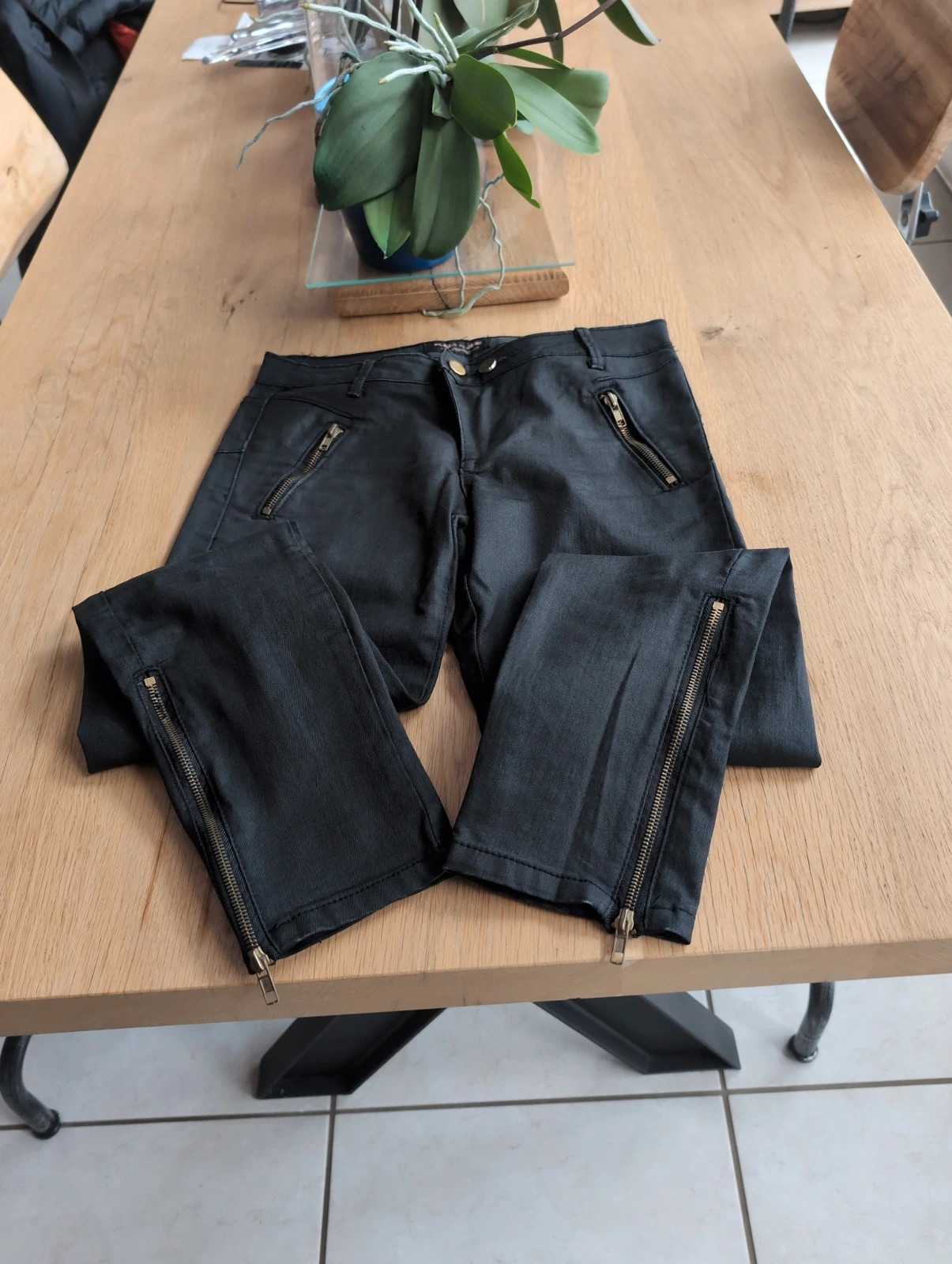 Pantalon slim effet huilé noir - Place du jour – Taille 36 Tendance et féminin – Place du jour – taille 36 4