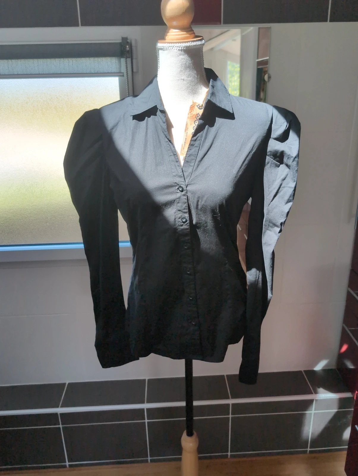 Chemise noire Bonobo épaules bouffantes chic et élégante - Taille L – Bonobo – taille L 3