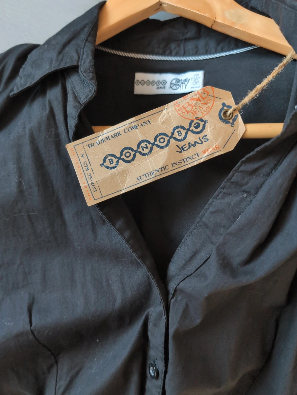 Chemise noire Bonobo épaules bouffantes chic et élégante - Taille L – Bonobo – taille L 4