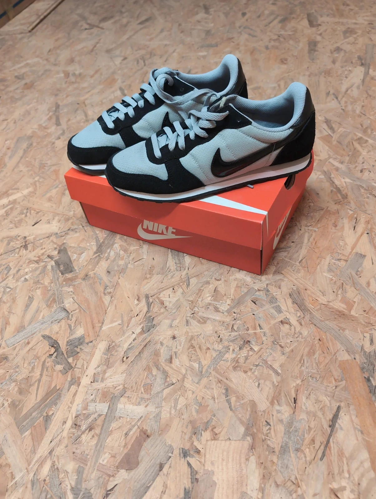 Nike baskets noir gris snickers mixte tendance - taille 40