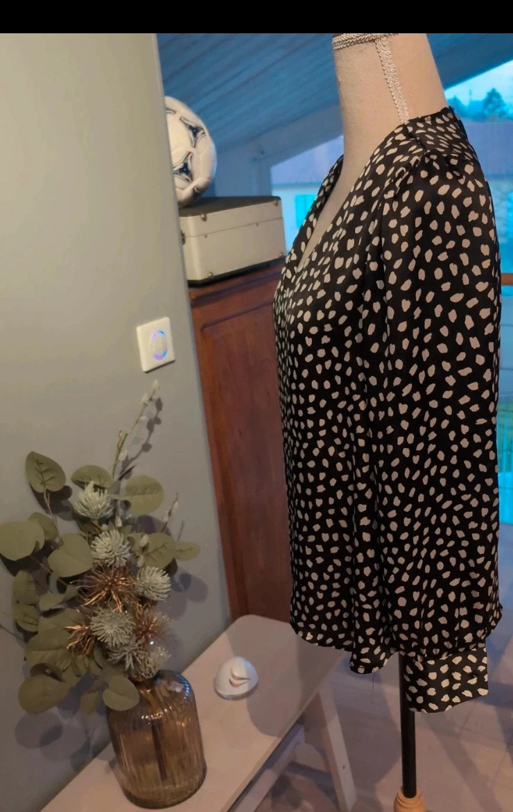 Blouse Camaïeu noire à pois blancs manches longues col V fluide chic – Taille L – Camaïeu – taille L 4
