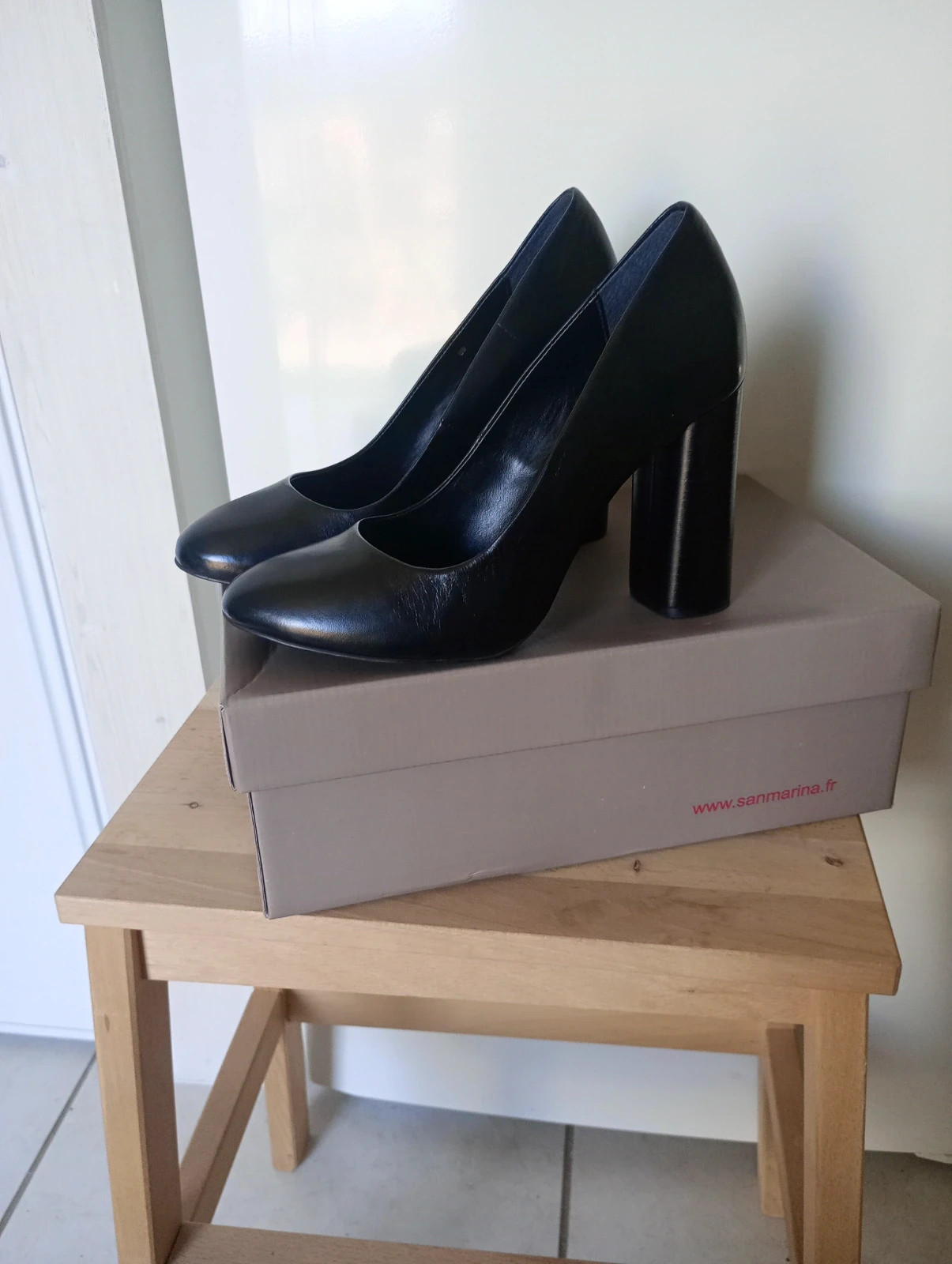 Escarpins noirs San Marina en cuir véritable 39 – Talons hauts épais – Élégants & Confortables – San Marina – taille EU 39 2