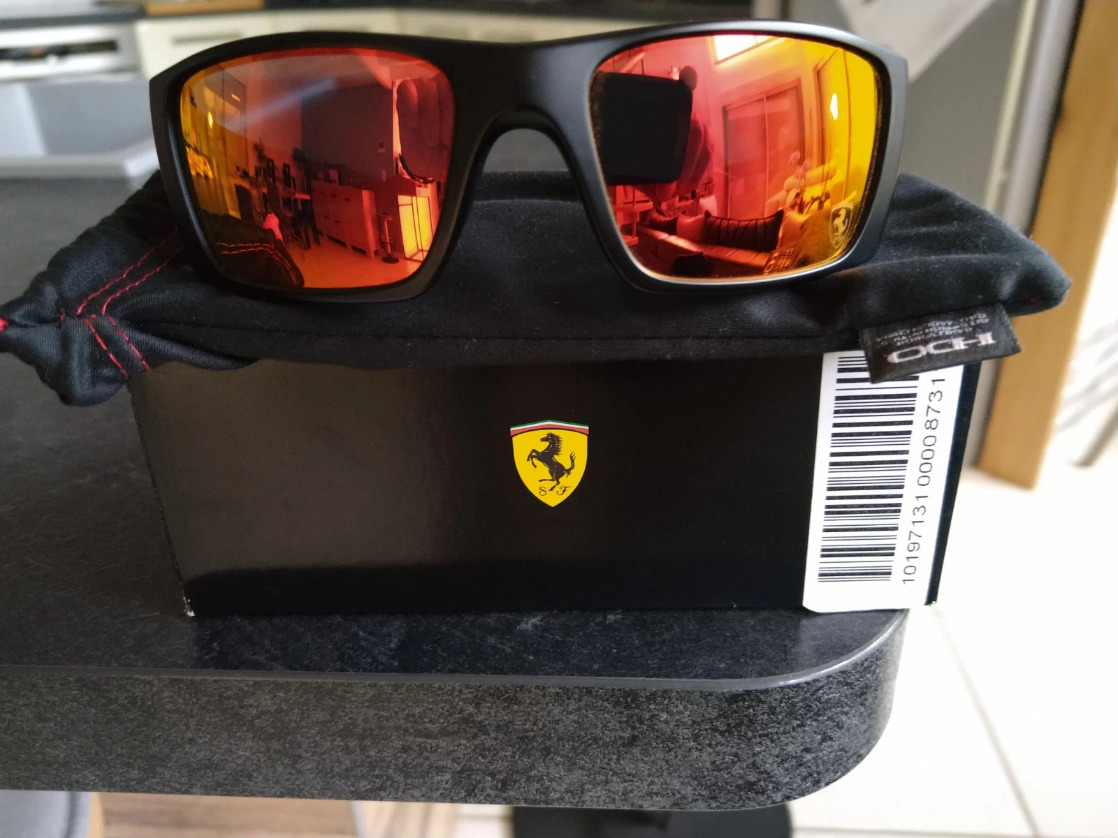Lunettes de soleil Oakley Ferrari homme noir miroir rouge