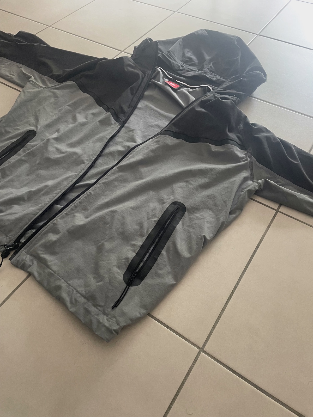 Veste coupe-vent à capuche Nike – Nike – taille S 4
