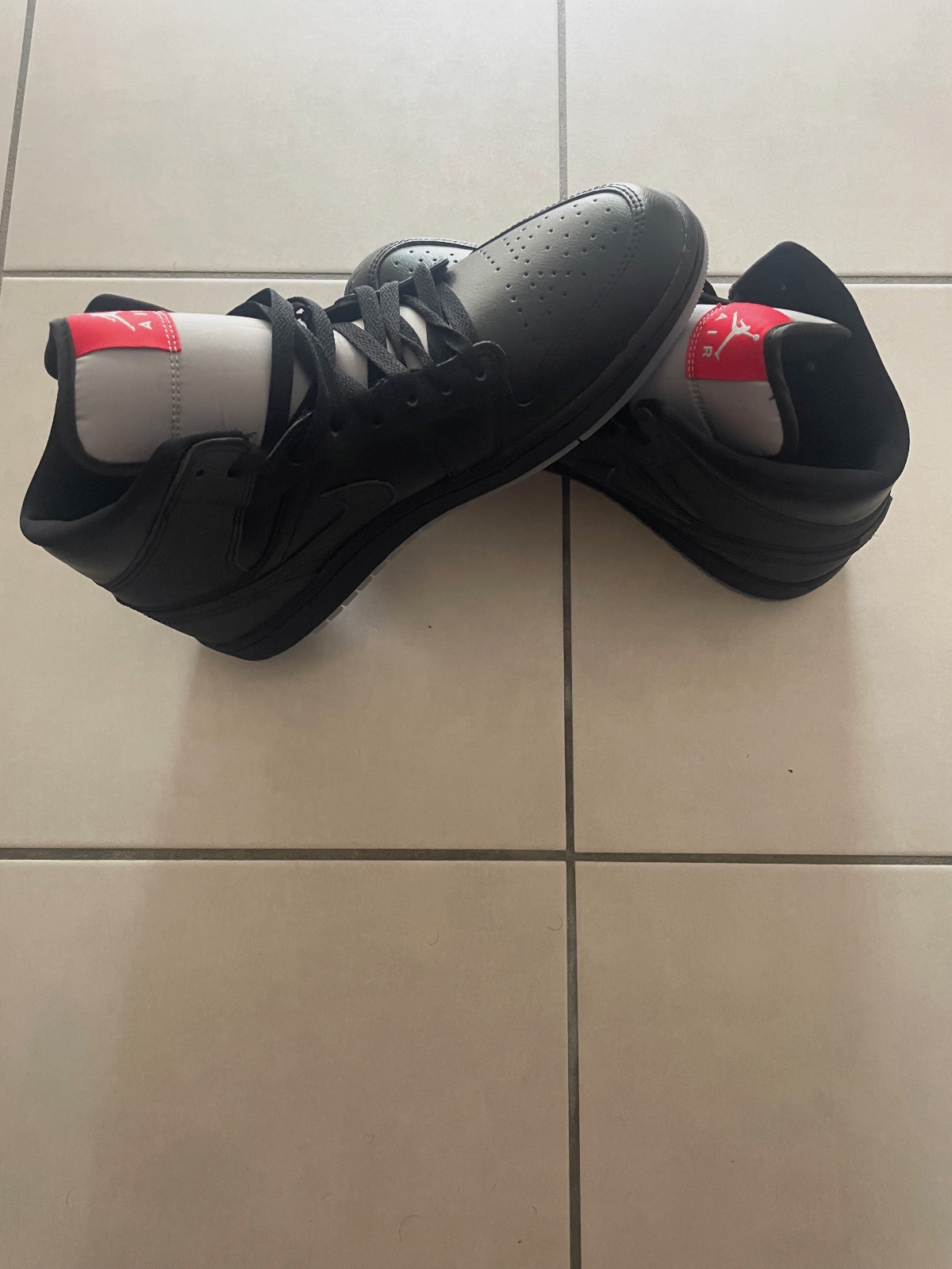 Paire de chaussure Nike (noir , bleu , blanc ) – Nike – taille EU 44 2