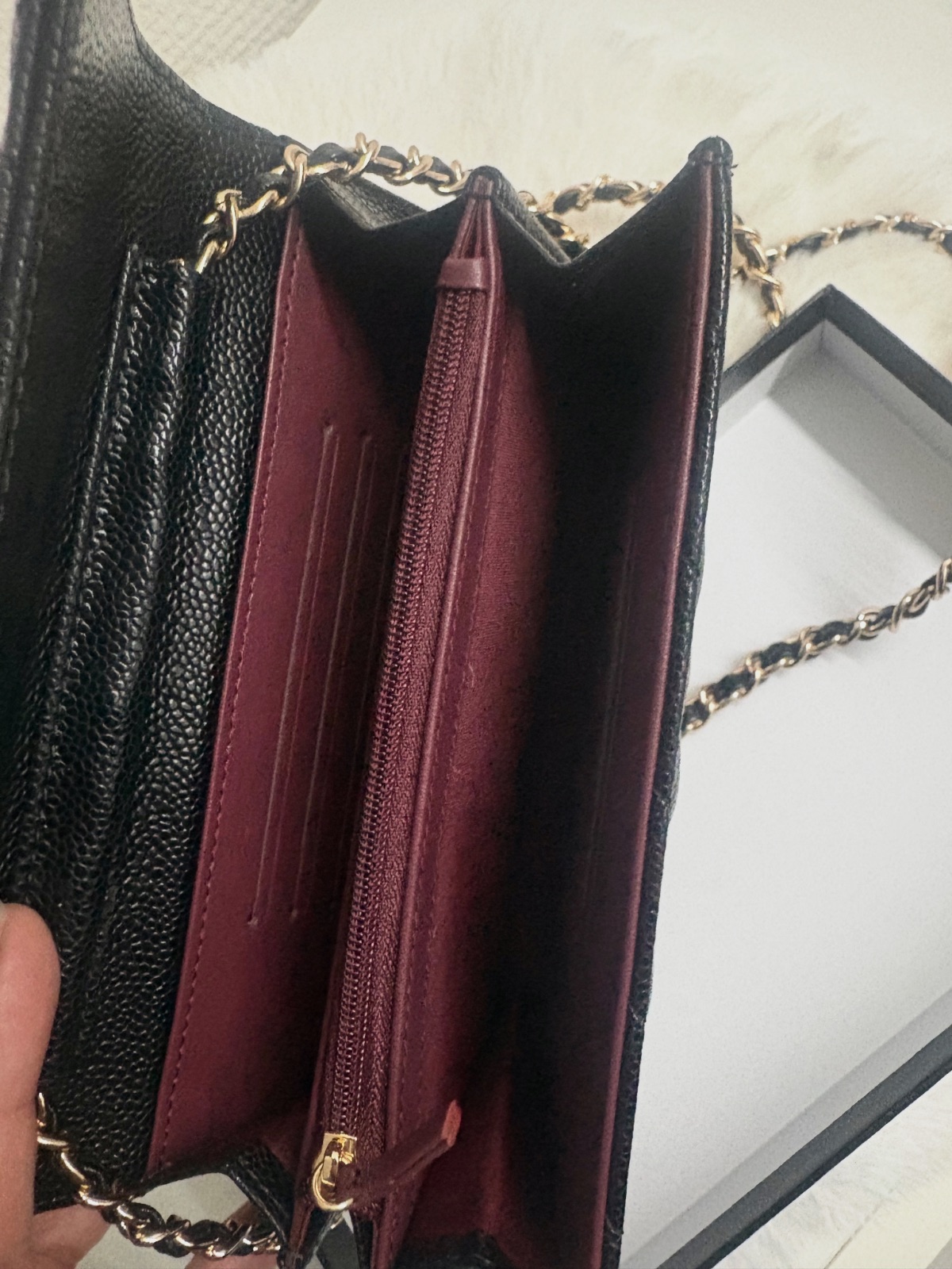 Portefeuille sur chaîne Chanel noir en cuir grainé – Chanel – taille Taille unique 3