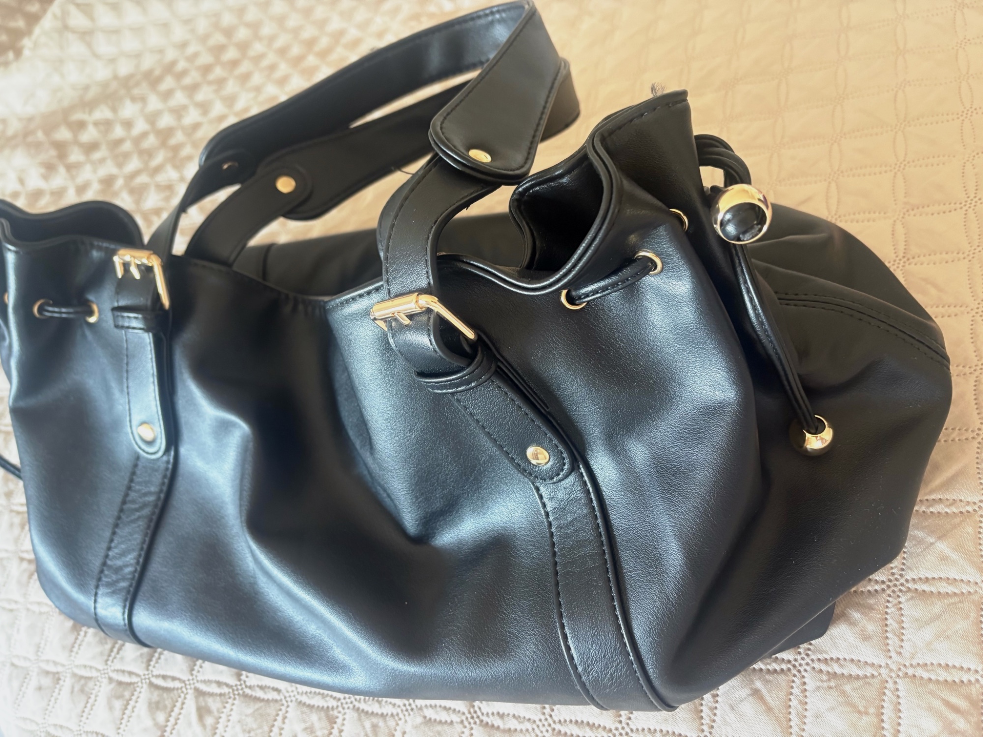 Grand sac cabas seau noir détails dorés