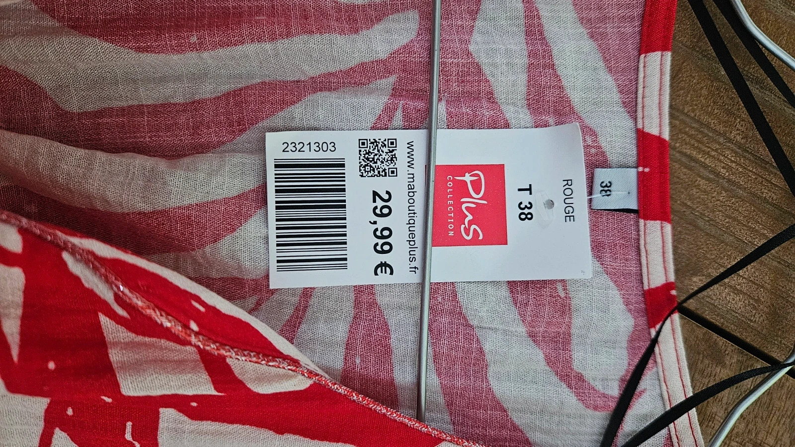 Robe neuve imprimé feuille rouge – Ma Boutique Plus – taille M / 38 / 10 3