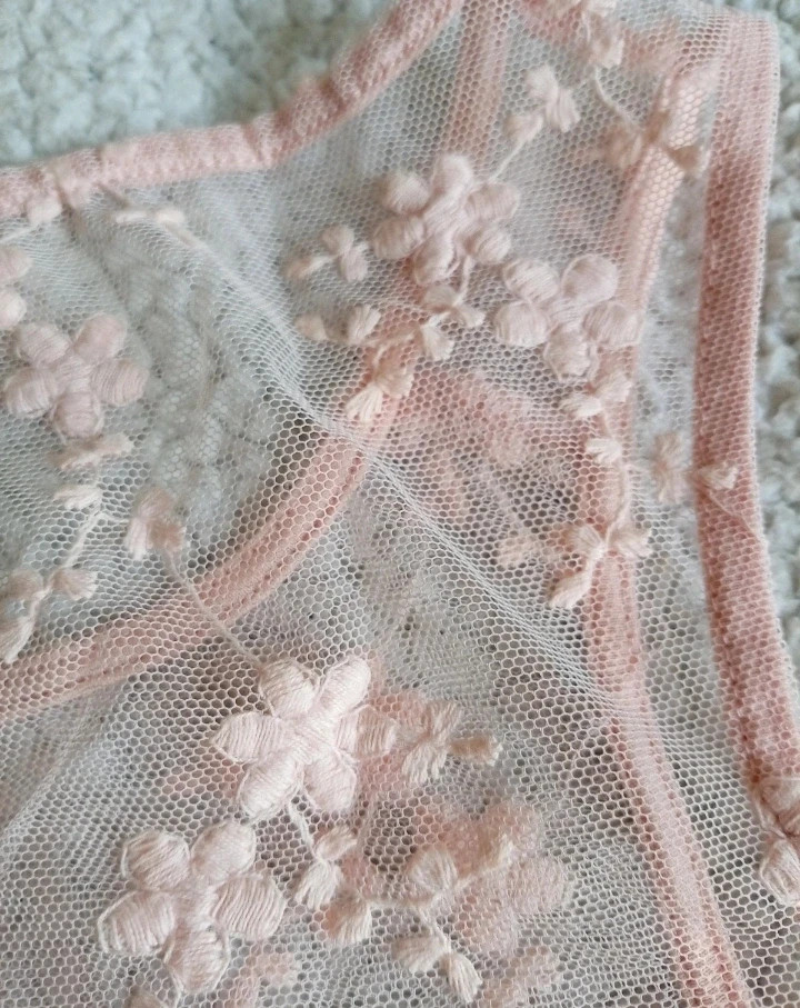 Top Encaje Rosa Pastel Bershka Pink Lace Top Size M – Bershka – taille M / 38 / 10