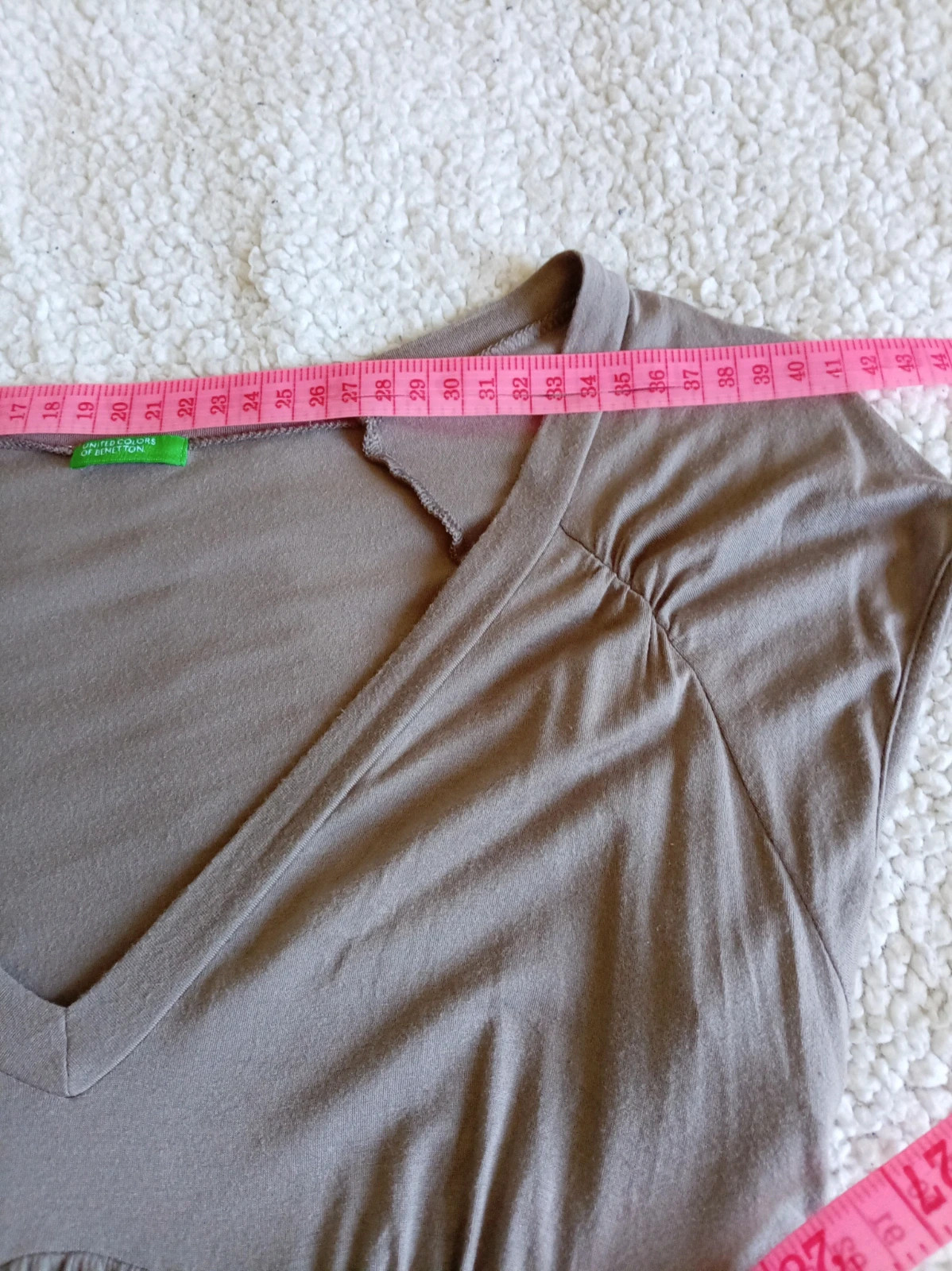 Camiseta Benetton escote V manga corta topo marrón topo beige oscuro M – United Colors of Benetton – taille M / 38 / 10 5