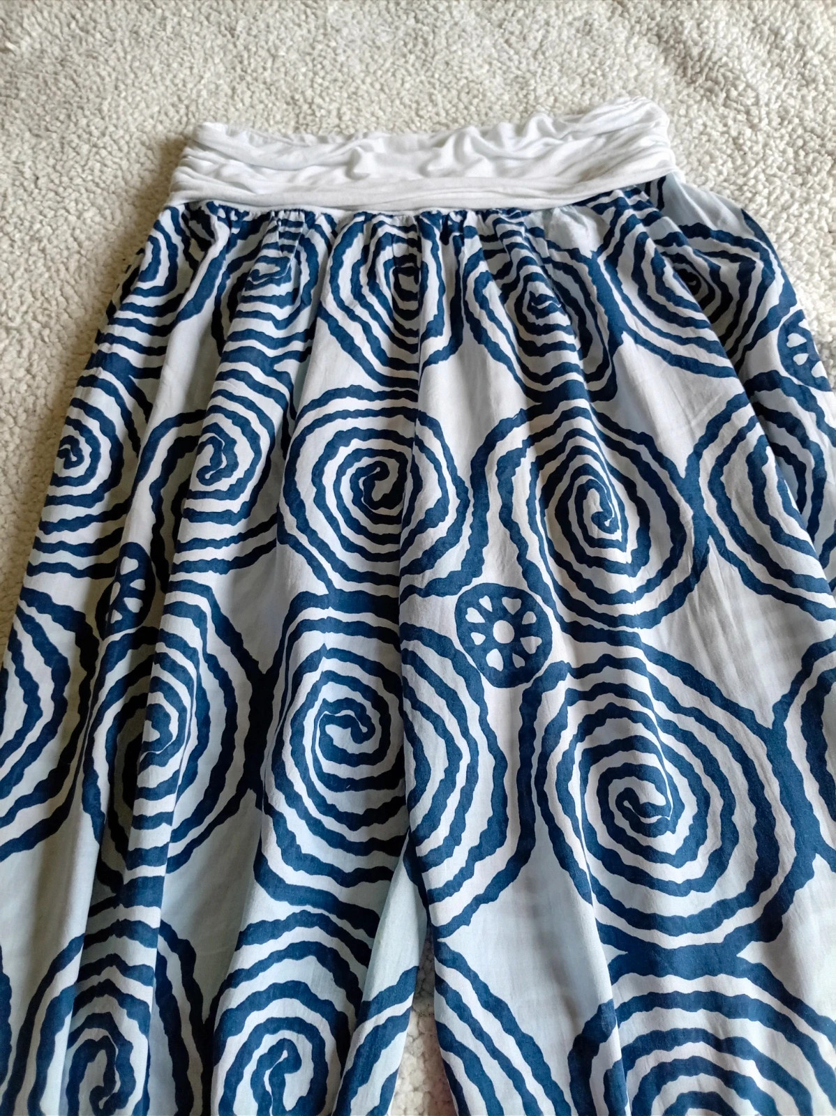 Pantalón bombacho harem estampado espirales azul blanco viscosa hecho en italia Talla Única – M-Made in Italy – taille Taille unique 5