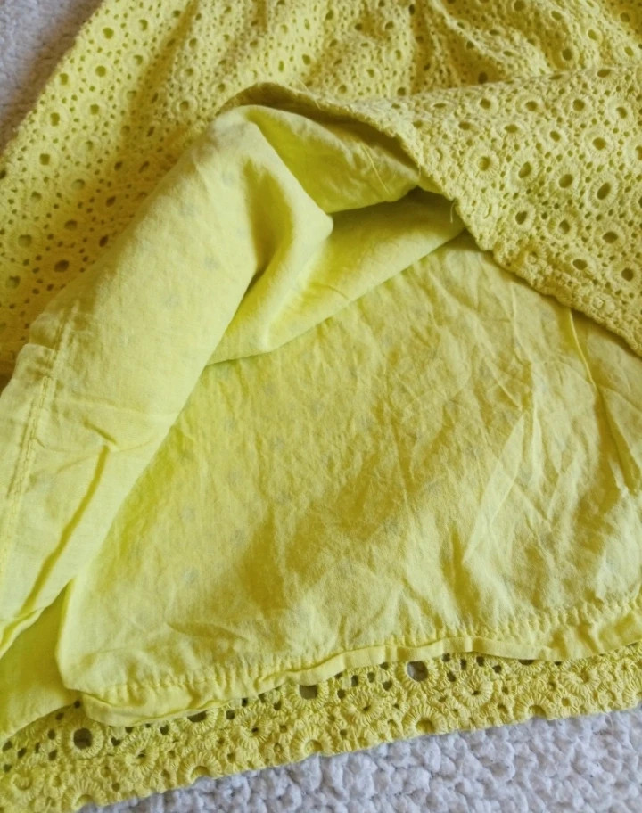 Vestido corto encaje bordado ingles amarillo lima Robe broderie anglaise Lime yellow dress S – Made In Spain – taille S / 36 / 8 5