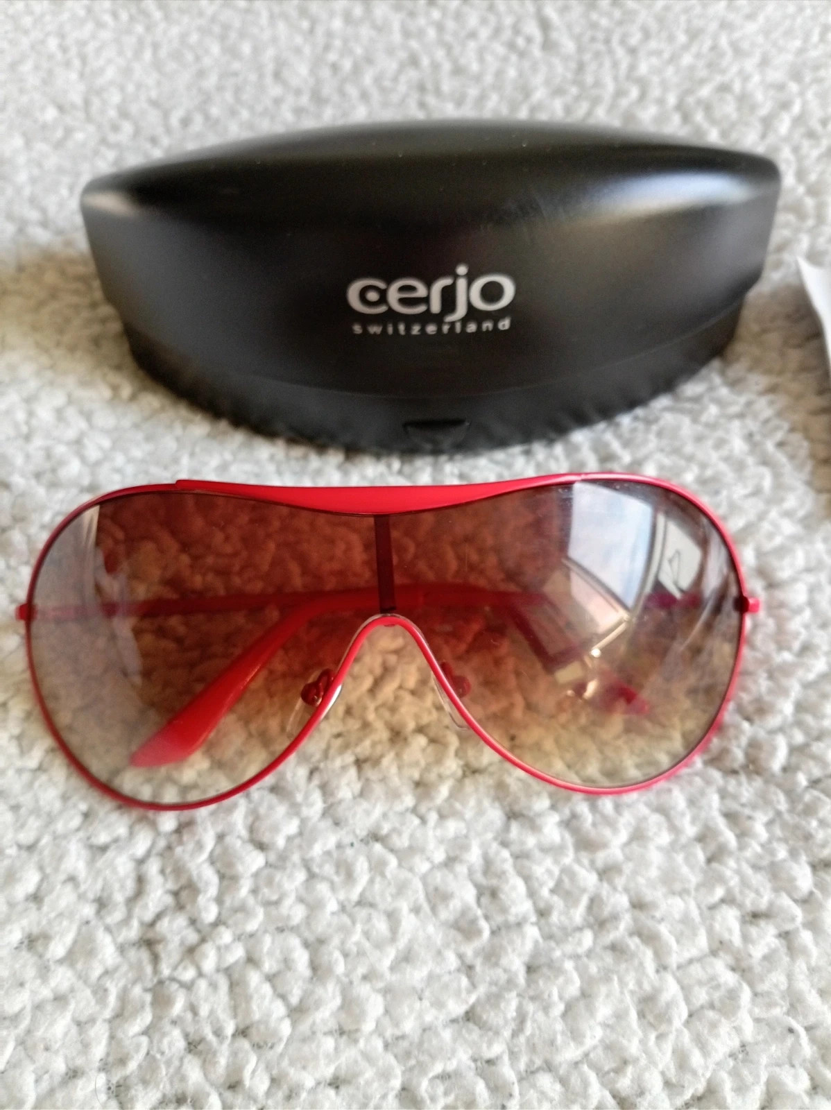 Gafas de sol Cerjo Switzerland vintage sunglasses red Y2K Unisex aviator shield One Size – Cerjo 2