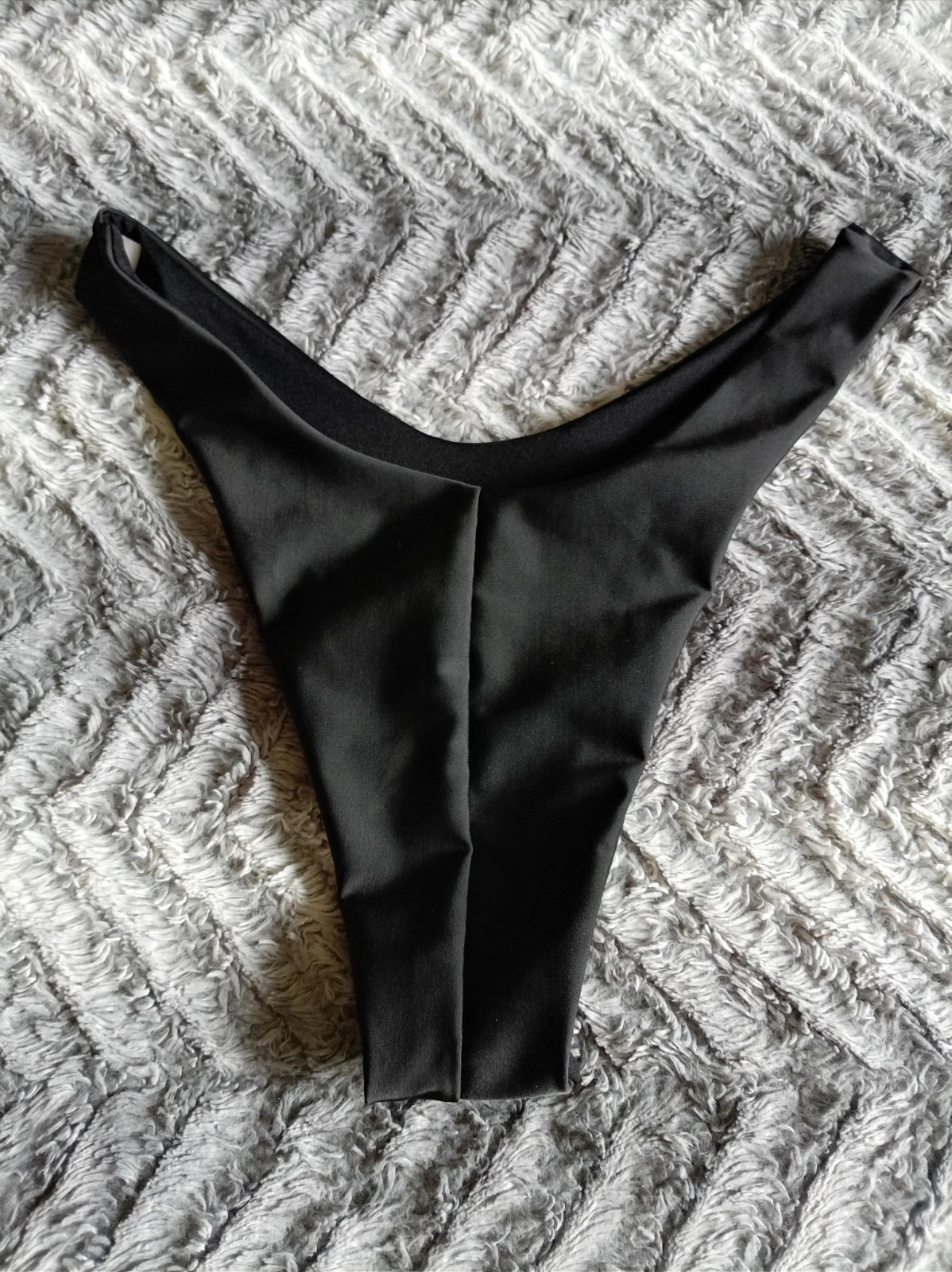 Braguita de bikini negra lisa con un corte high-cut L brasileño – Local – taille L / 40 / 12 2