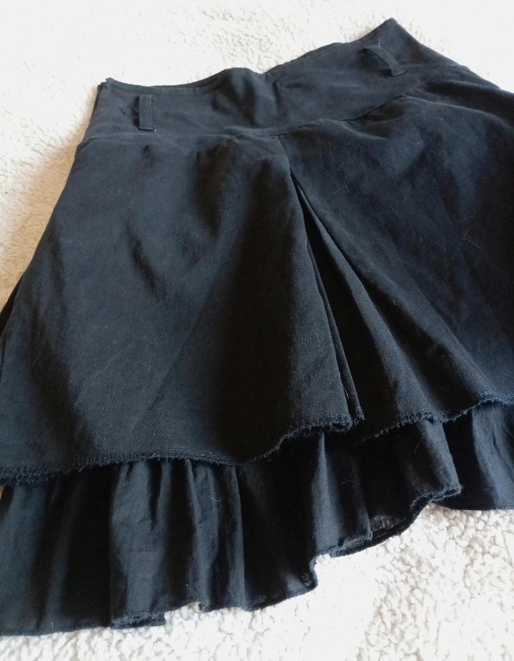 Falda negra de tablas volantes Jupe noire Vintage Black pleated ruffle skirt S M Made in Italy – M-Made in Italy – taille M / 38 / 10 2