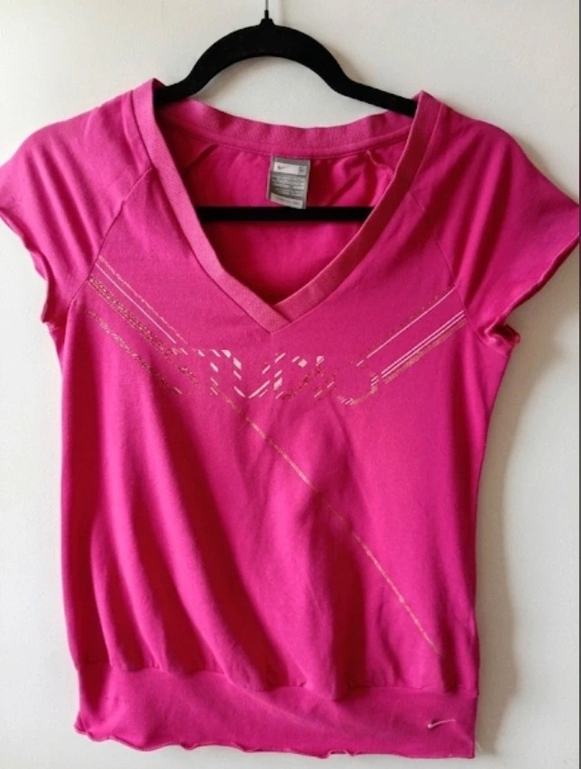 Camiseta Nike Fit Dry Pink Sport T-shirt Studio Vintage Style – Nike – taille S / 36 / 8