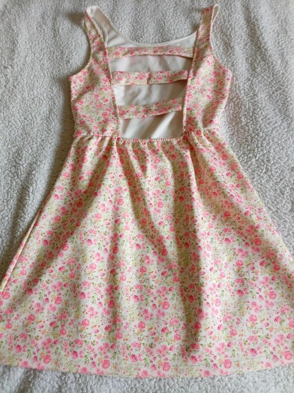 Vestido Flores Bershka Floral Dress (Open Back/Dos nu) – Bershka – taille M / 38 / 10 2
