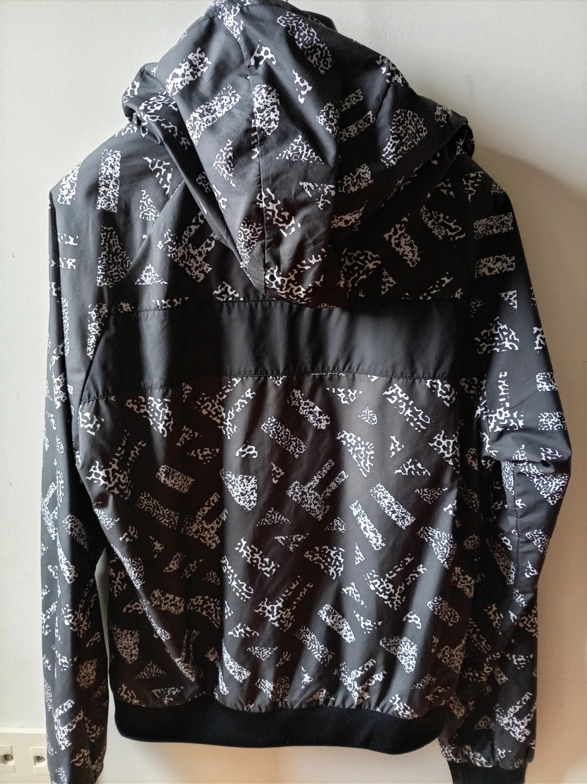 Cortavientos Nike – Talla M – Estampado Geométrico – Nike – taille M / 38 / 10 3