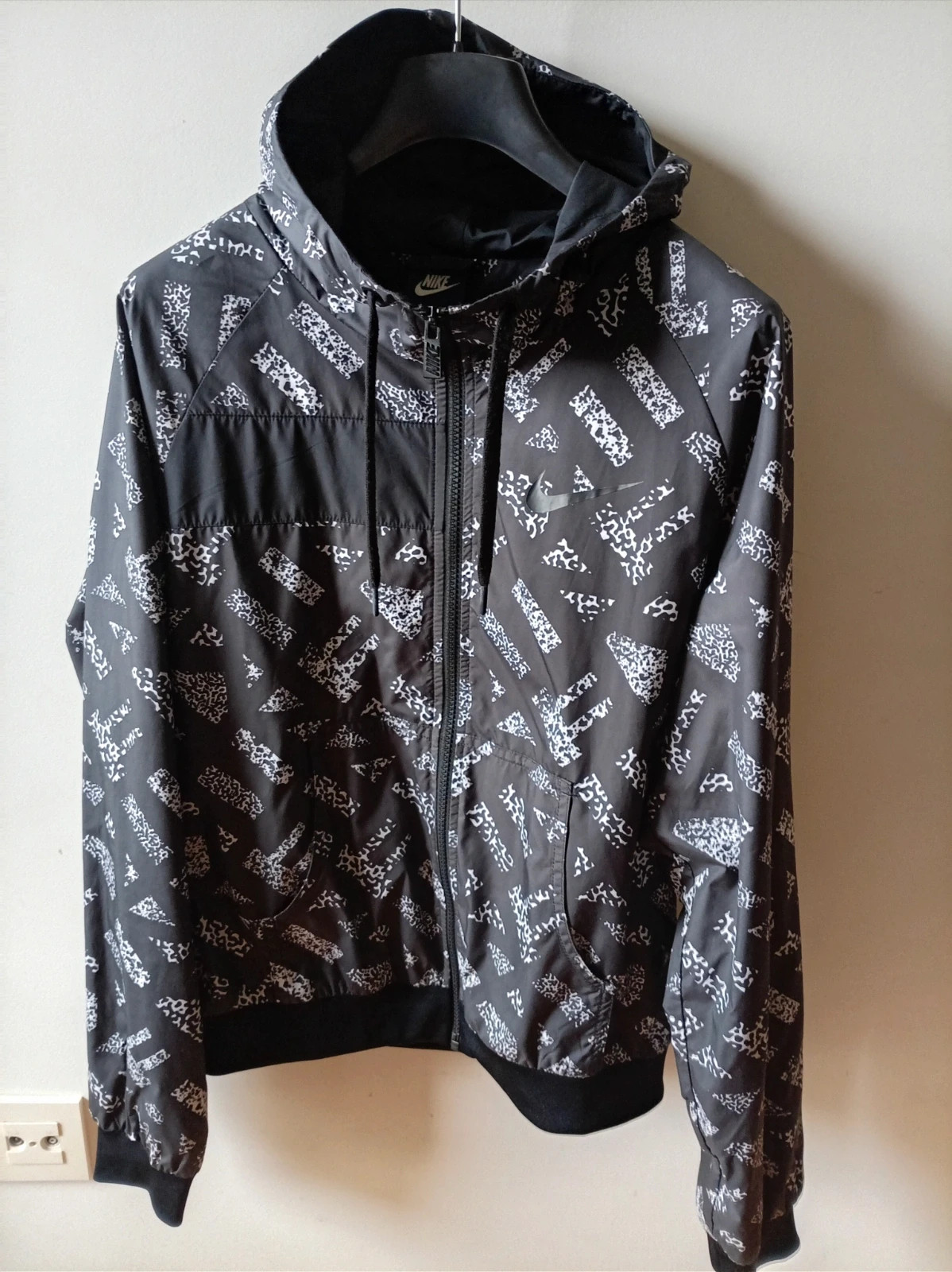 Cortavientos Nike – Talla M – Estampado Geométrico – Nike – taille M / 38 / 10 5