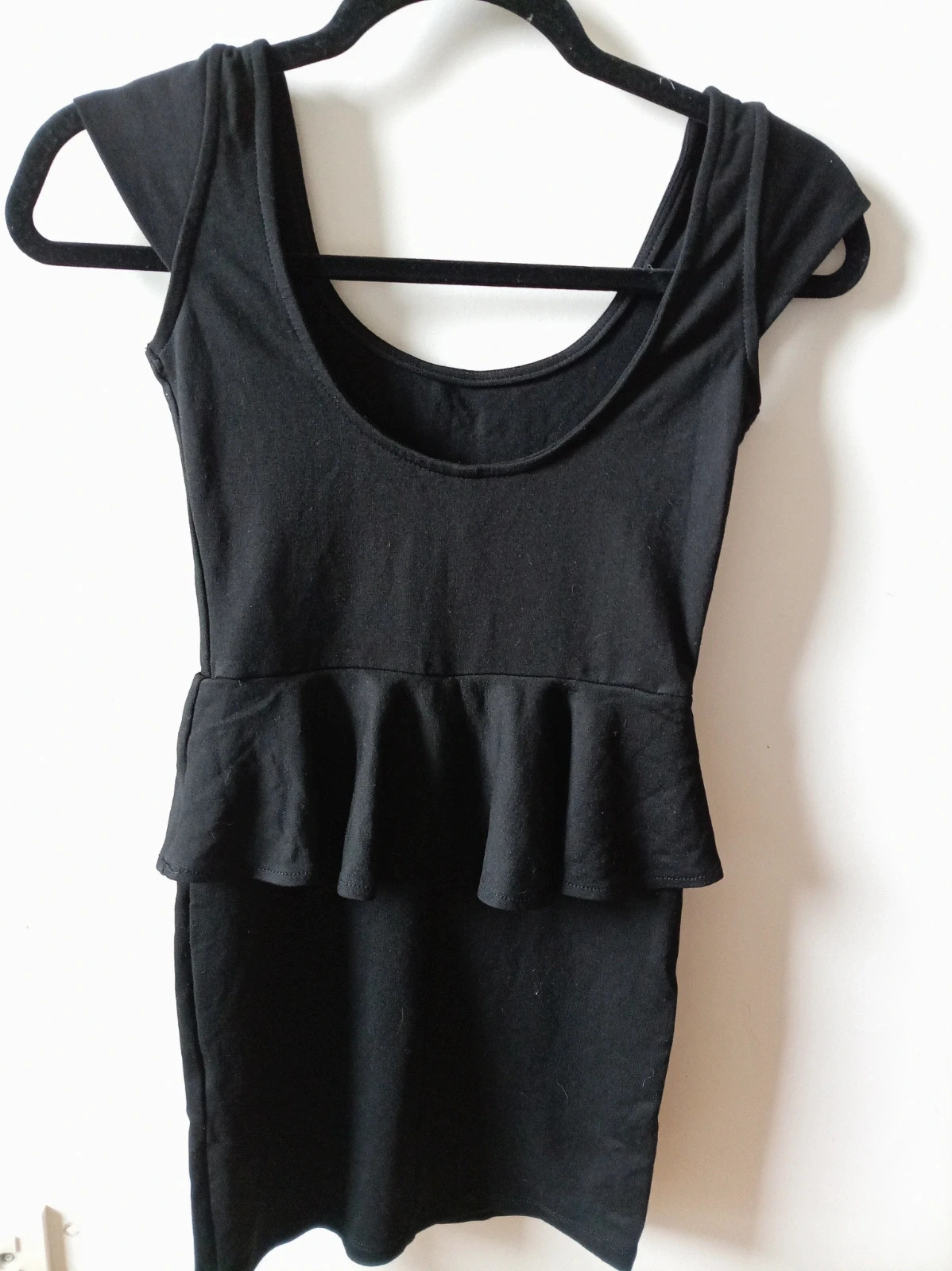 Vestido negro tipo peplumtalla S Stradivarius – Stradivarius – taille S / 36 / 8 3