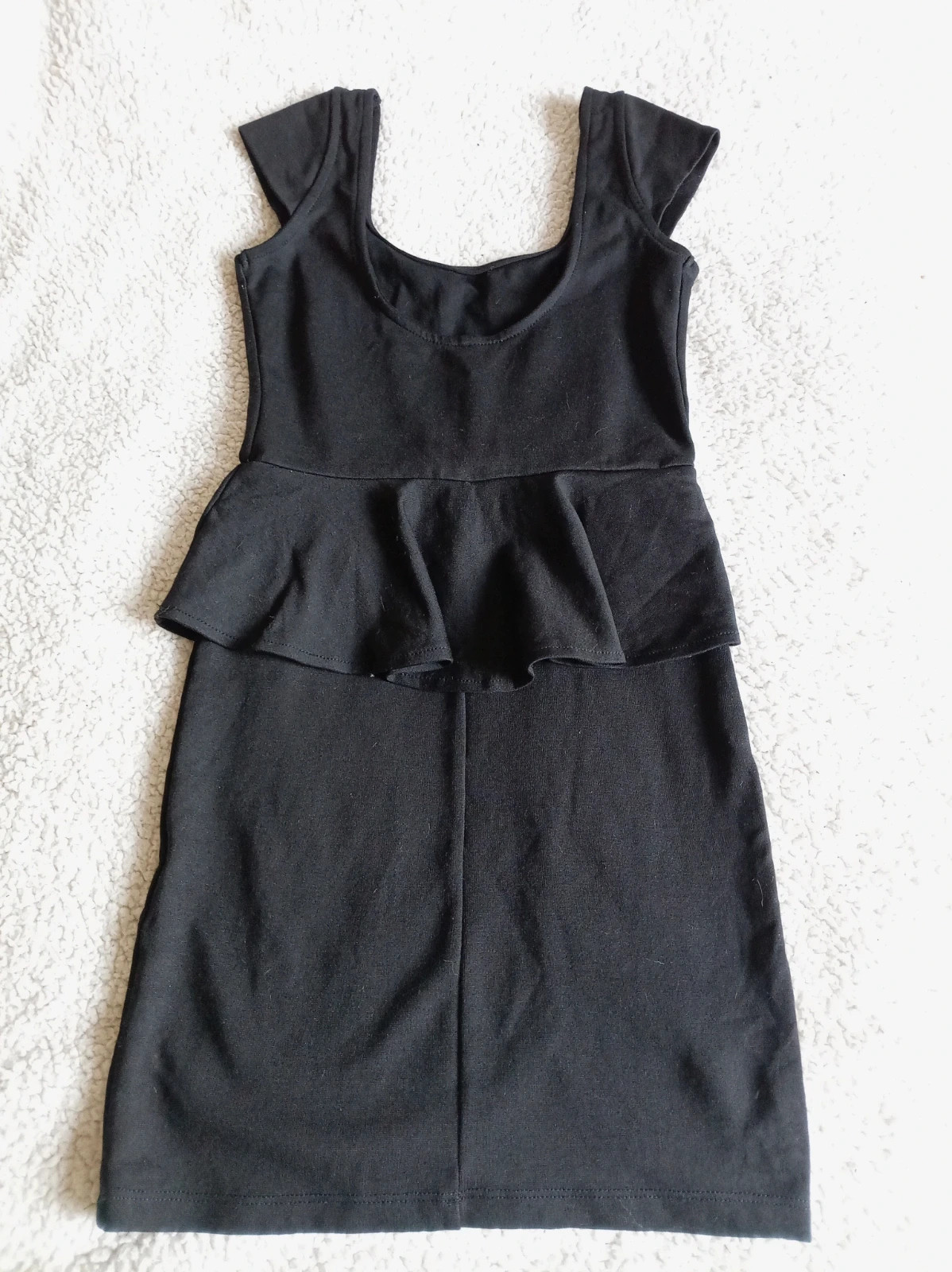 Vestido negro tipo peplumtalla S Stradivarius – Stradivarius – taille S / 36 / 8 4