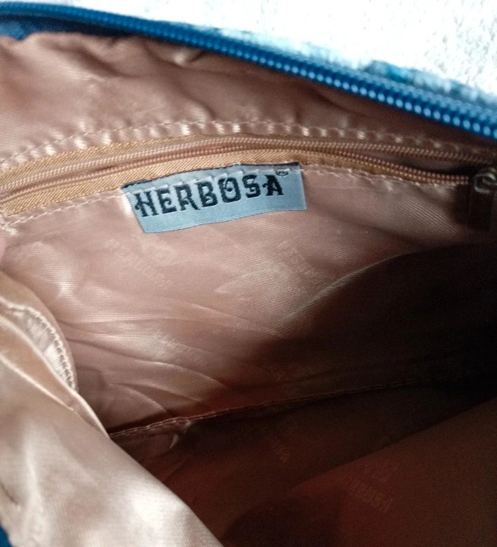Bolso de mano estilo trenzado en tonos azules y turquesas – Herbosa 3