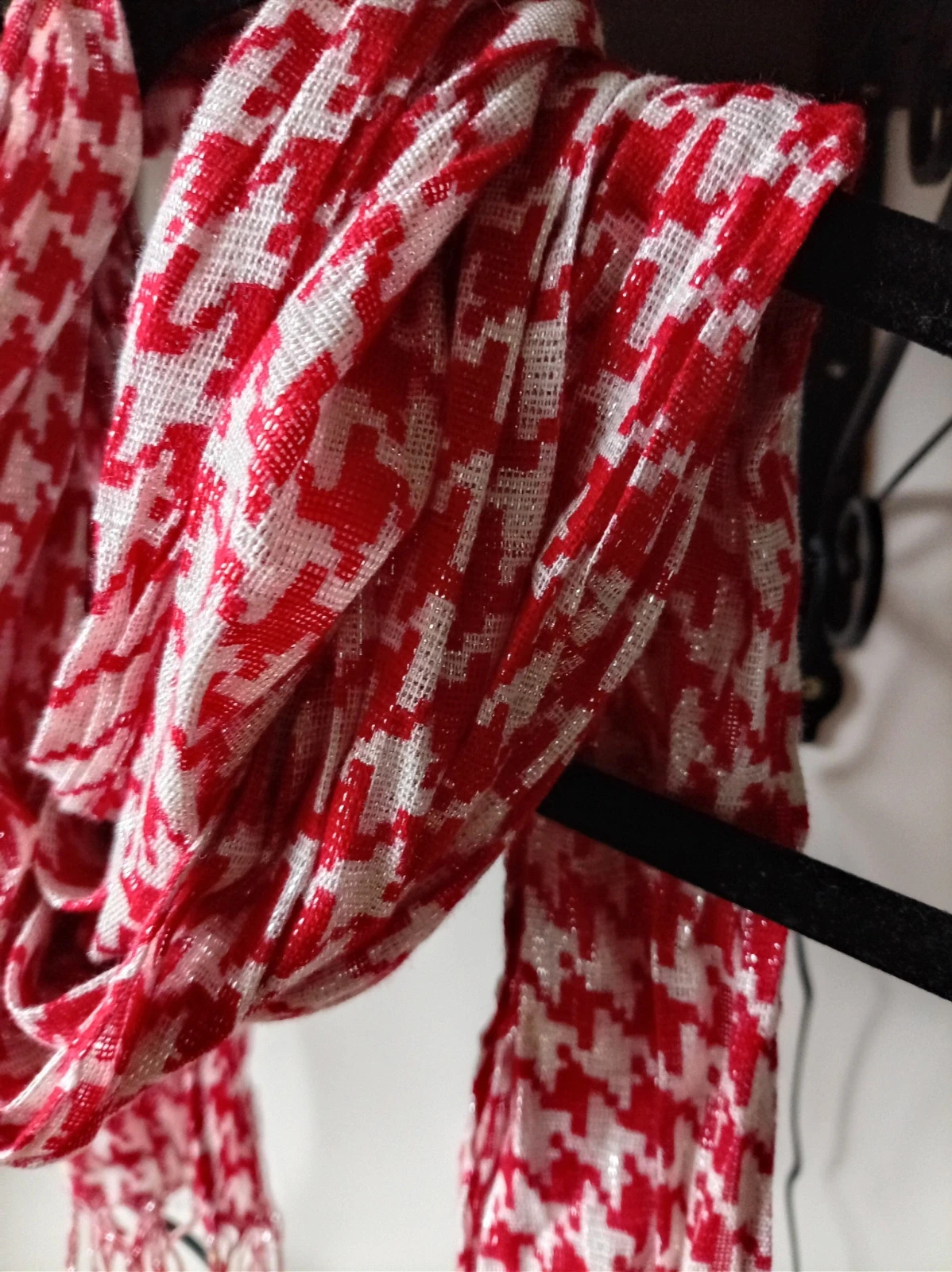 Fular Pata de Gallo Rojo Brillos Plata Foulard Pied de Poule Rouge Argent Houndstooth Scarf Lurex – Accessorize 3