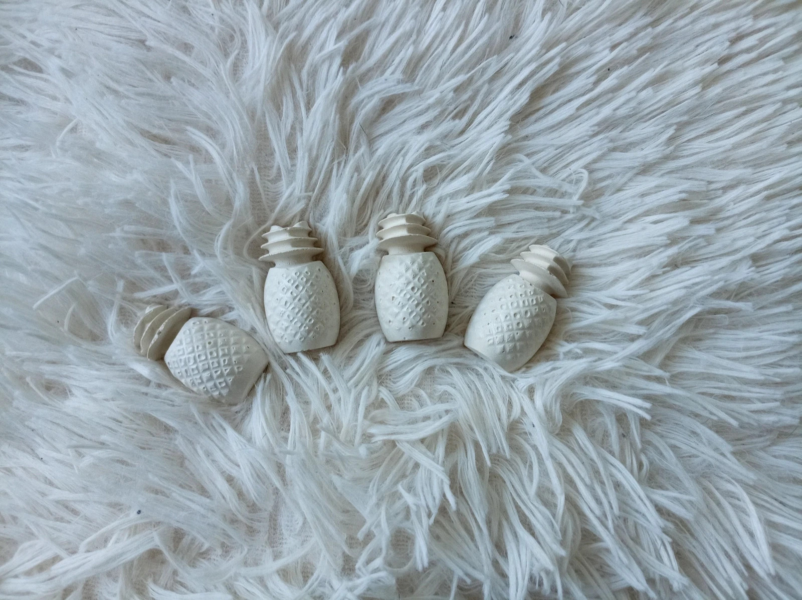 4 figuras de piñas para manualidades – Mano