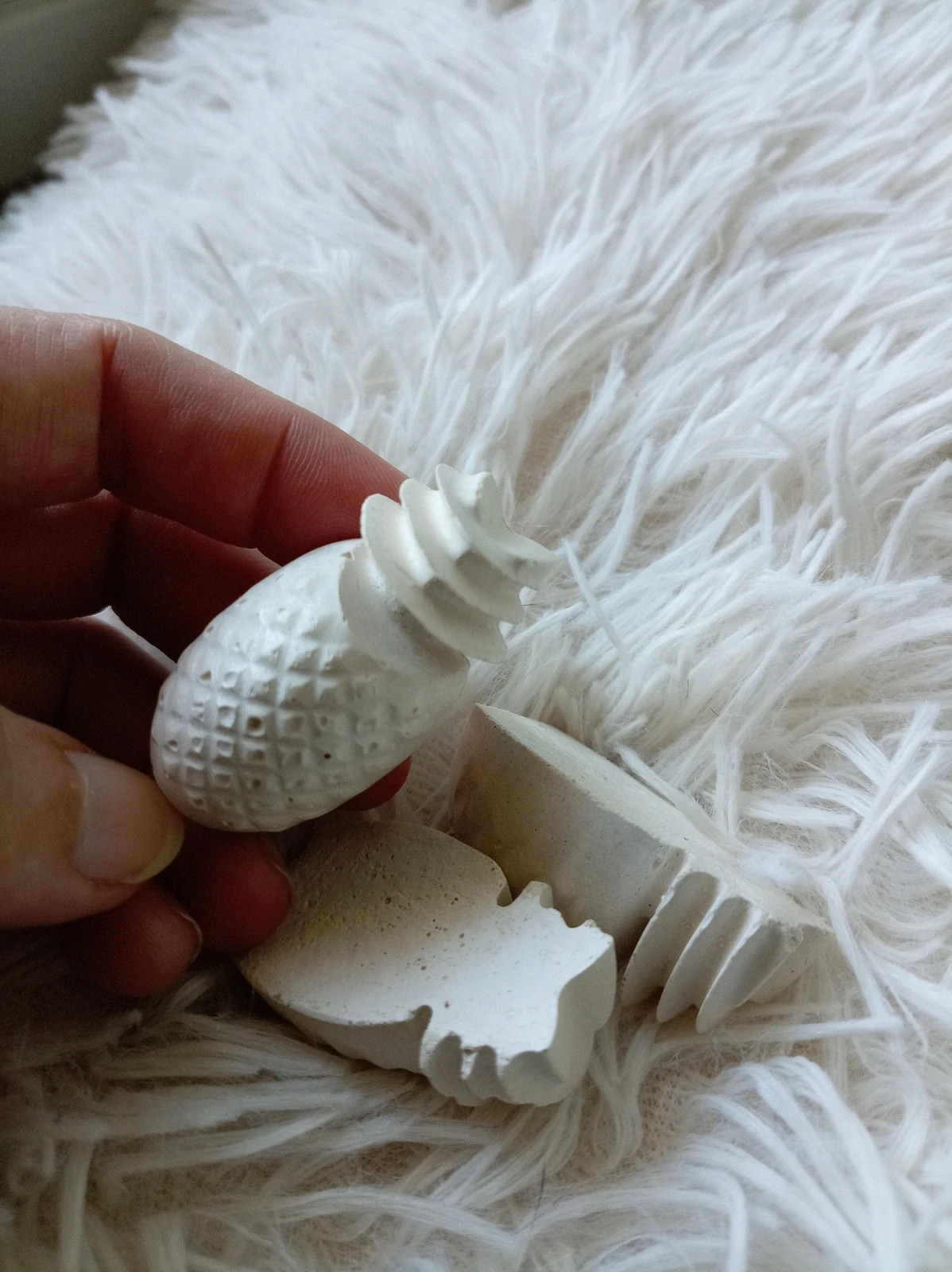 4 figuras de piñas para manualidades – Mano 3