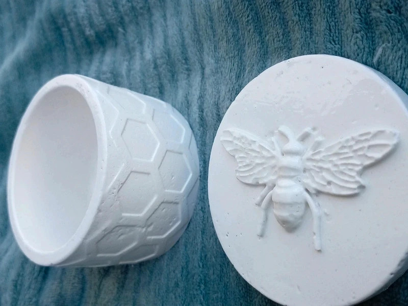 Caja abeja multiusos – Mano 3