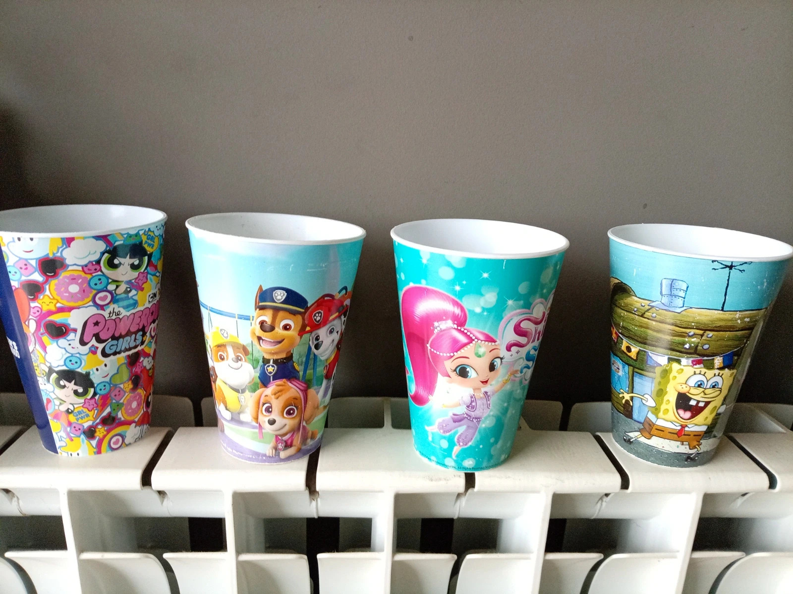 4 vasos plástico con motivos infantiles – Fosters