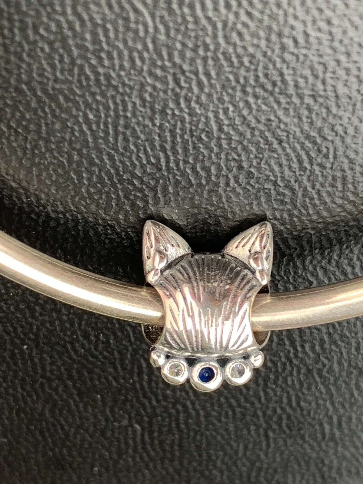 Charm plata gato perlas 2