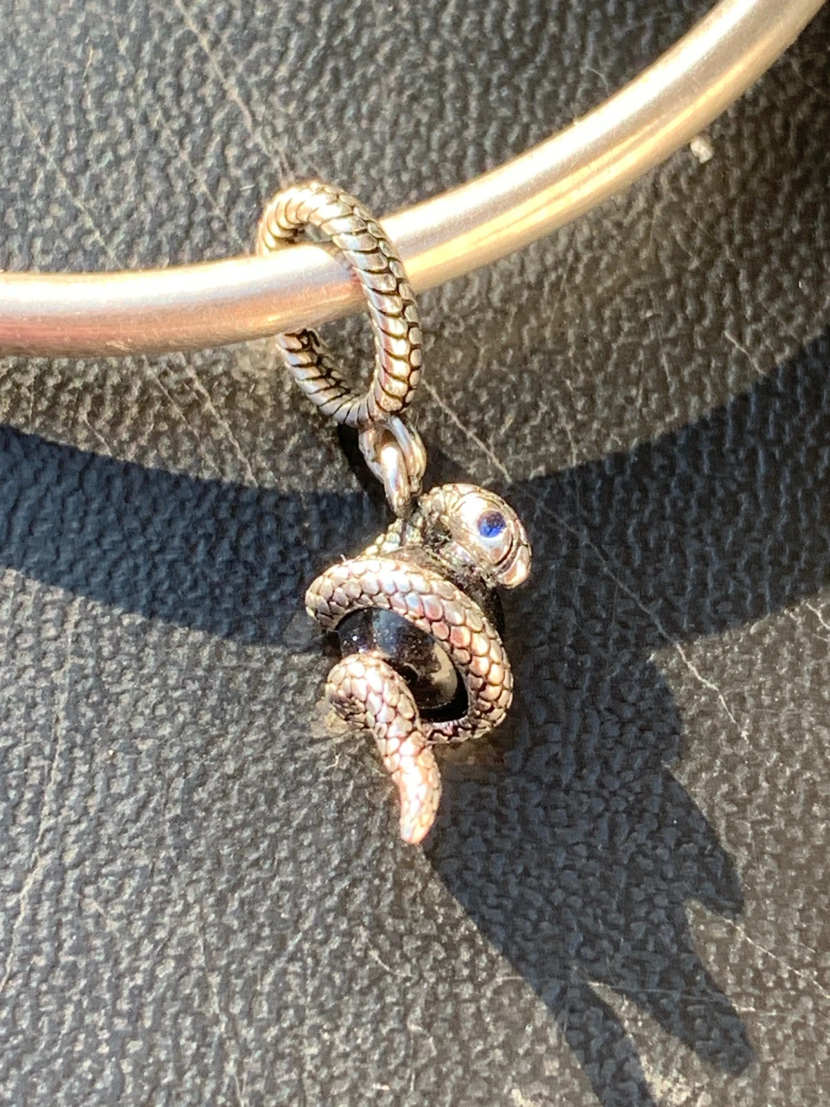 Charm o colgante serpiente plata 2