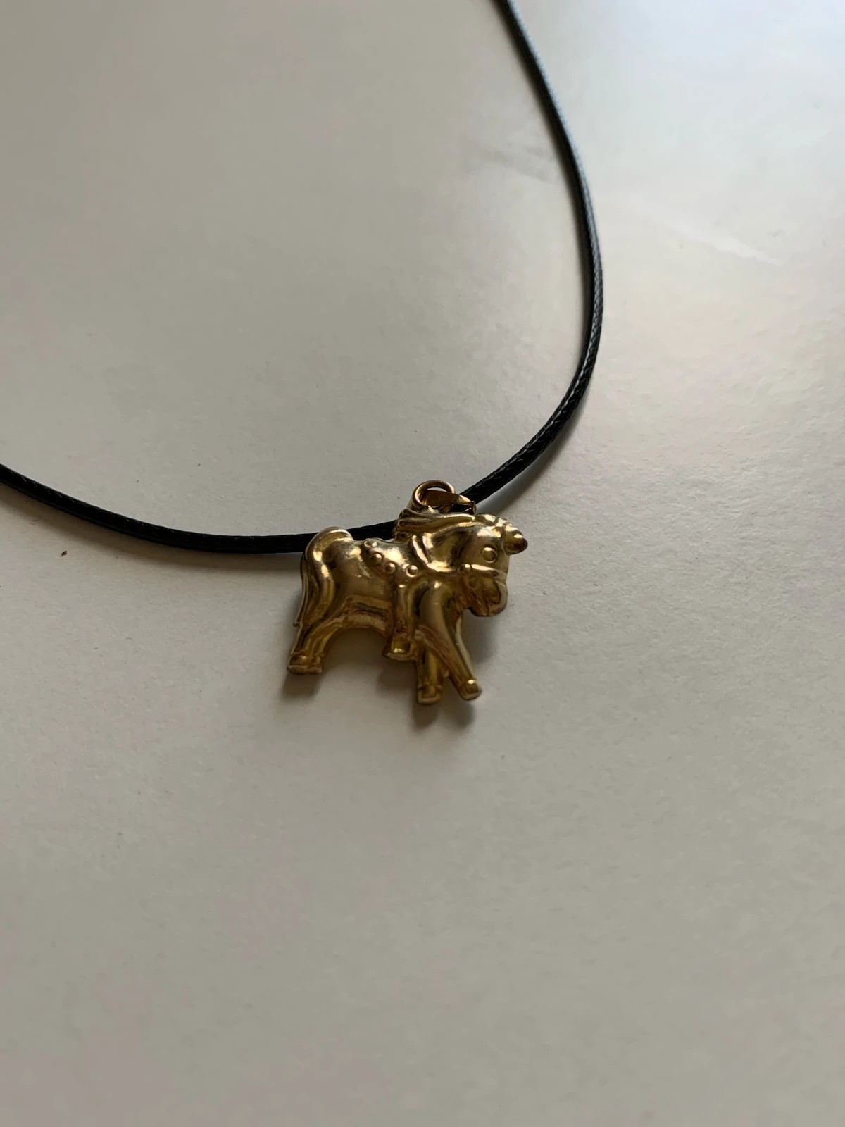Colgante de caballo bañado en oro 4