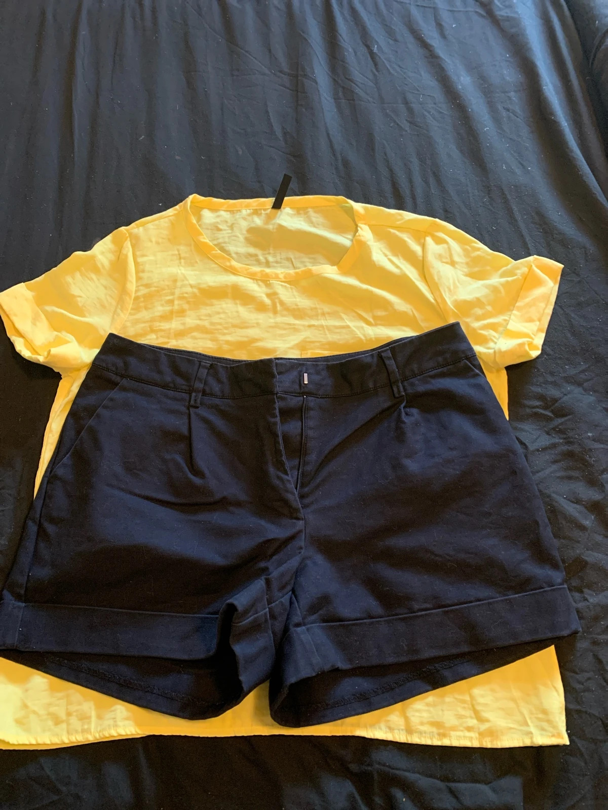 Conjunto pantalón corto y camiseta amarilla – H&M – taille L / 40 / 12