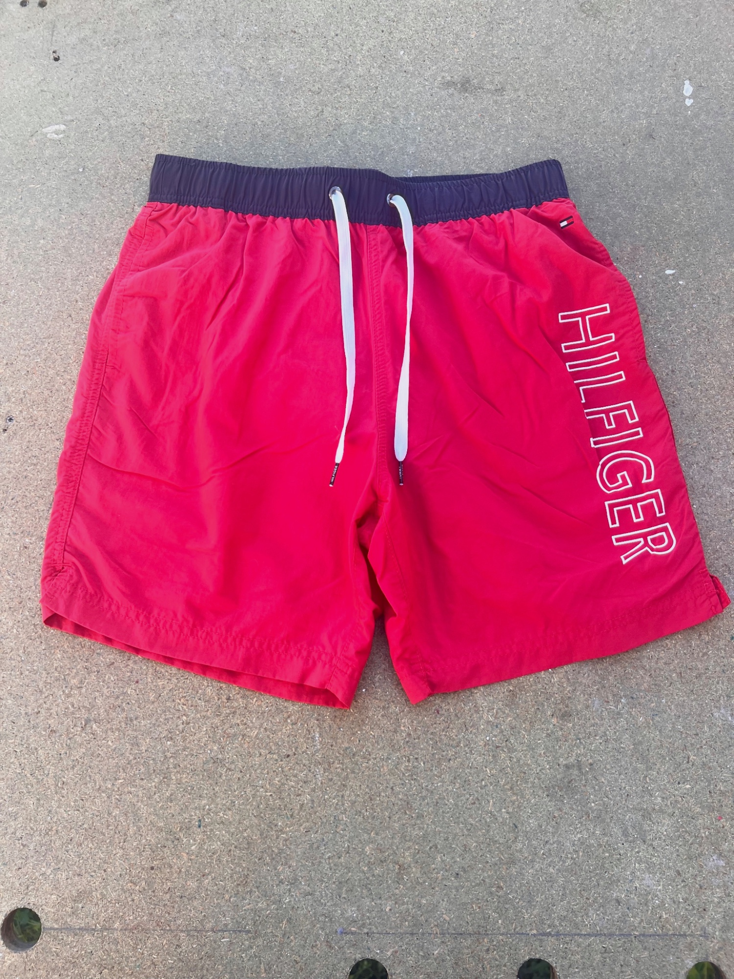 Short de bain rouge Tommy Hilfiger Taille s 