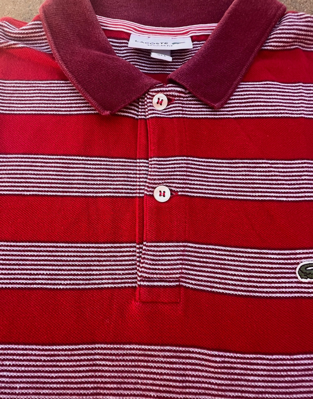 Polo rayé Lacoste rouge et bordeaux – Lacoste – taille S 4