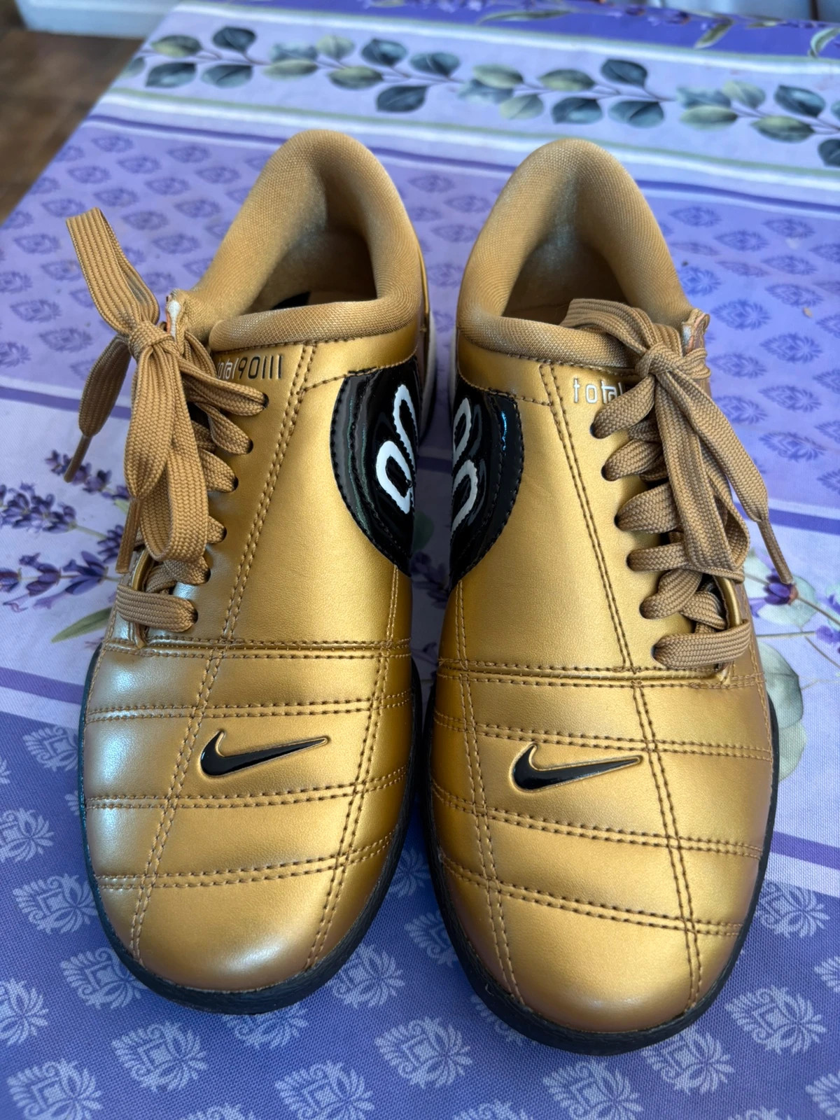 Baskets Total 90 III dorées – Nike – taille Autre 2