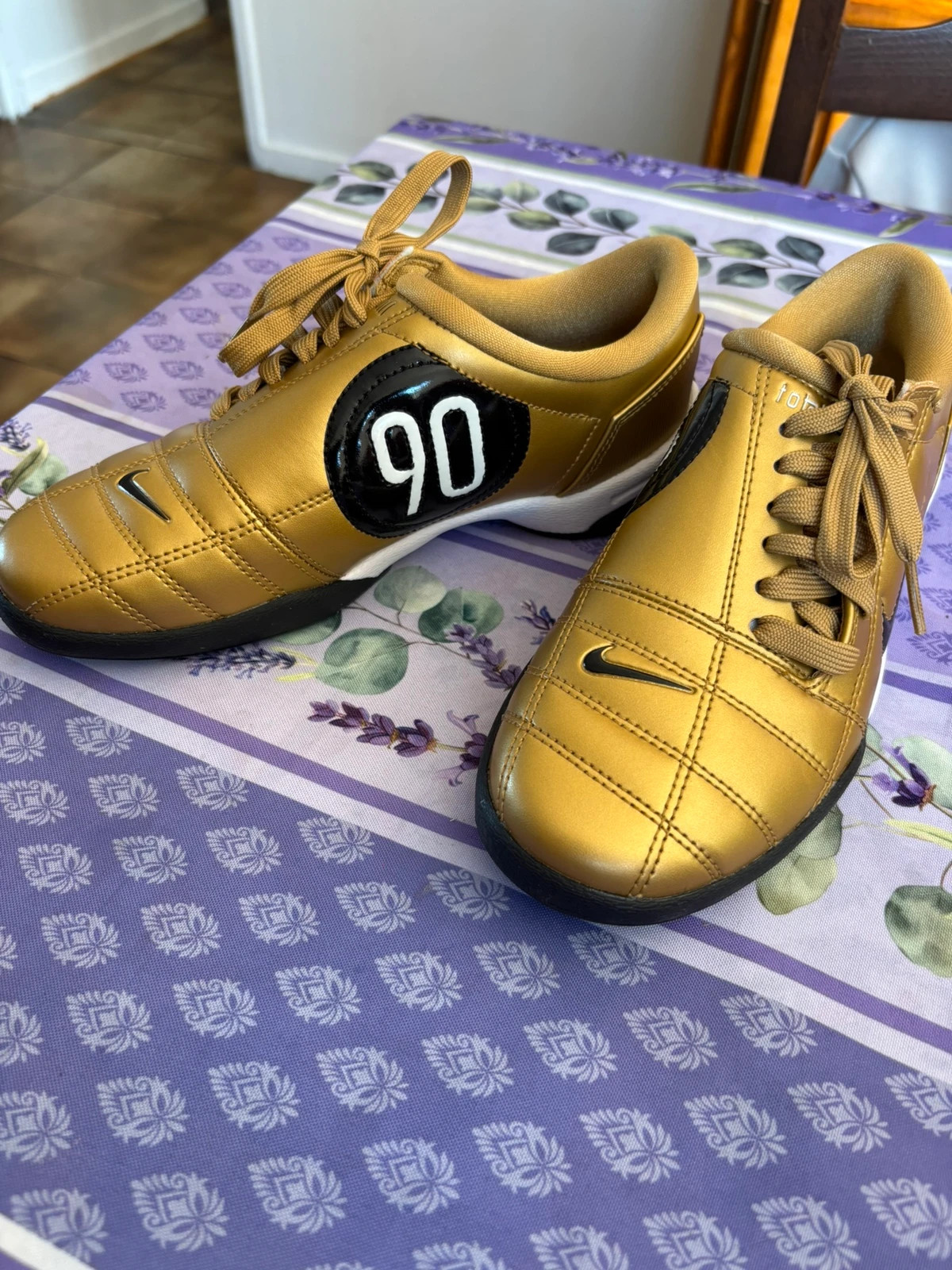 Baskets Total 90 III dorées – Nike – taille Autre 4