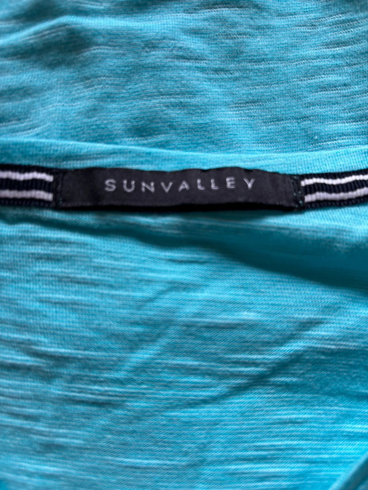 T-shirt col V style sport chic – Sun Valley – taille XL 4