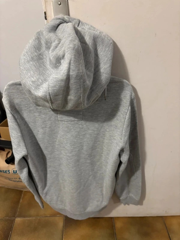 . Titre : Sweat à capuche esprit rétro – Teddy Smith – taille M / 38 / 10 3