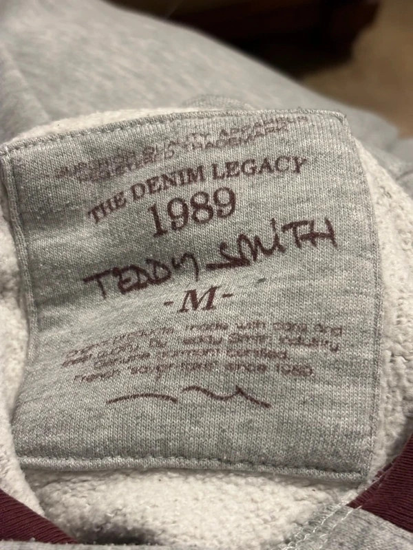 . Titre : Sweat à capuche esprit rétro – Teddy Smith – taille M / 38 / 10 4