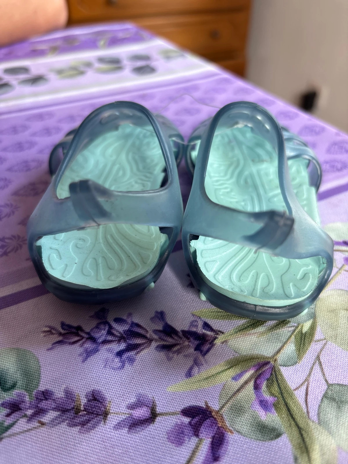 Chaussures aquatiques enfant – ilisées. Marque : Tribord – taille 24 5