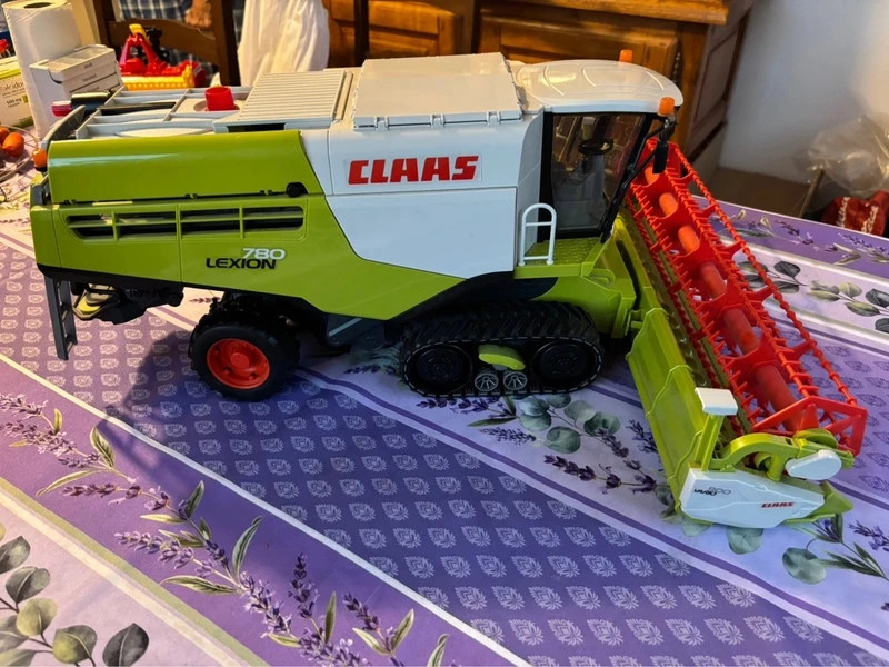 Grande moissonneuse complète – superbe état – Claas – taille 5 ans / 110 cm 5