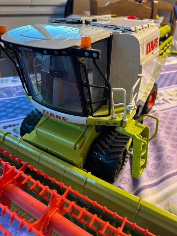 Grande moissonneuse complète – superbe état – Claas – taille 5 ans / 110 cm 3