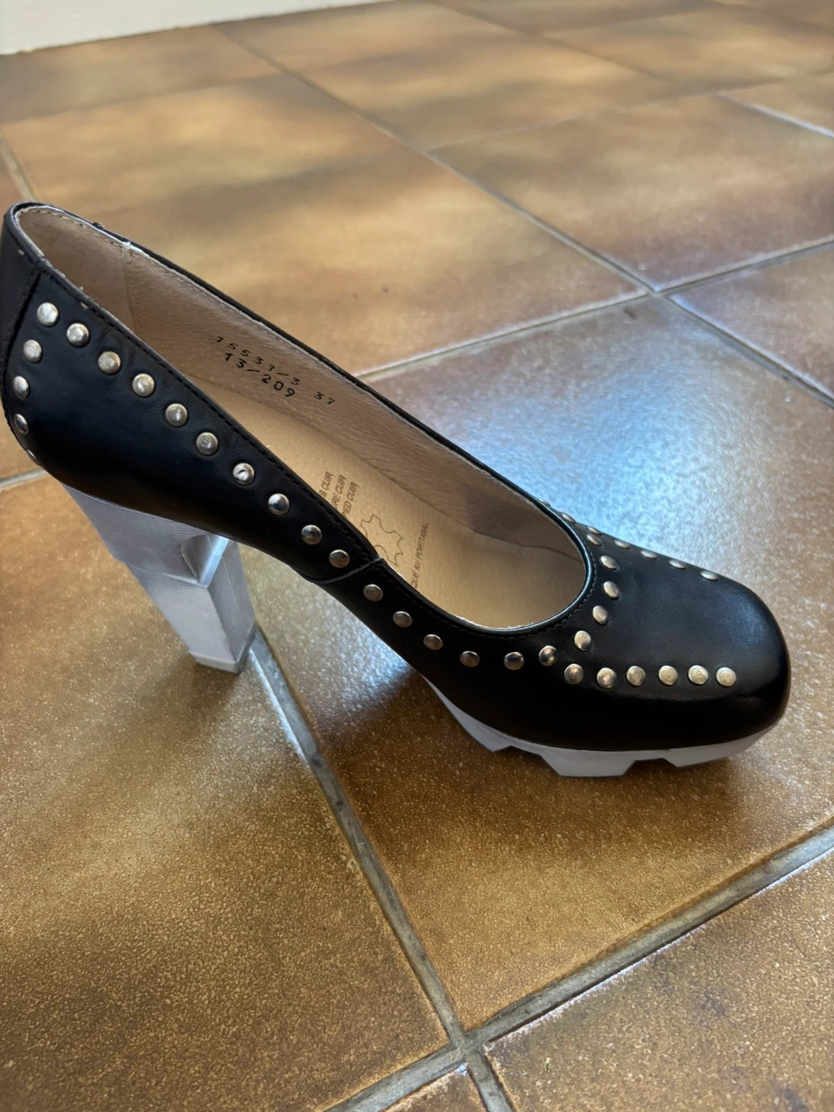 Escarpins à talon décalé cloutés – Like Smug – taille 37 4