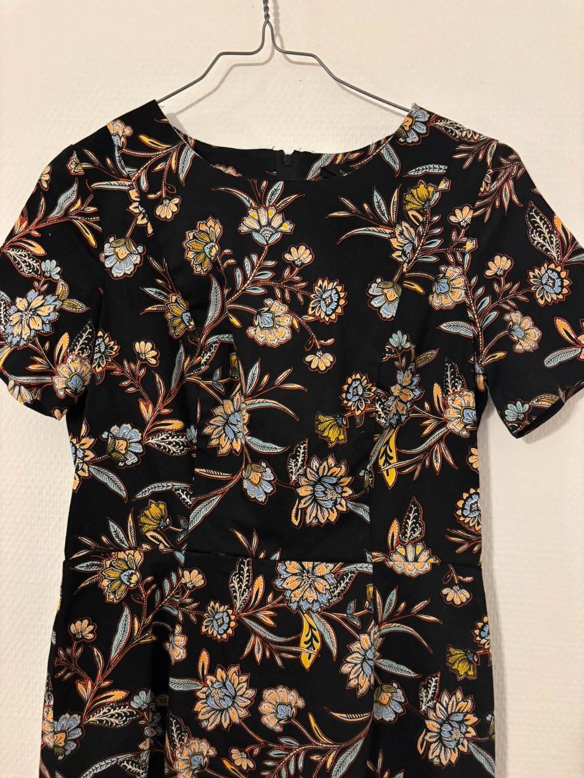 Robe fleurie cintrée – New Look – taille XS / 34 / 6 3