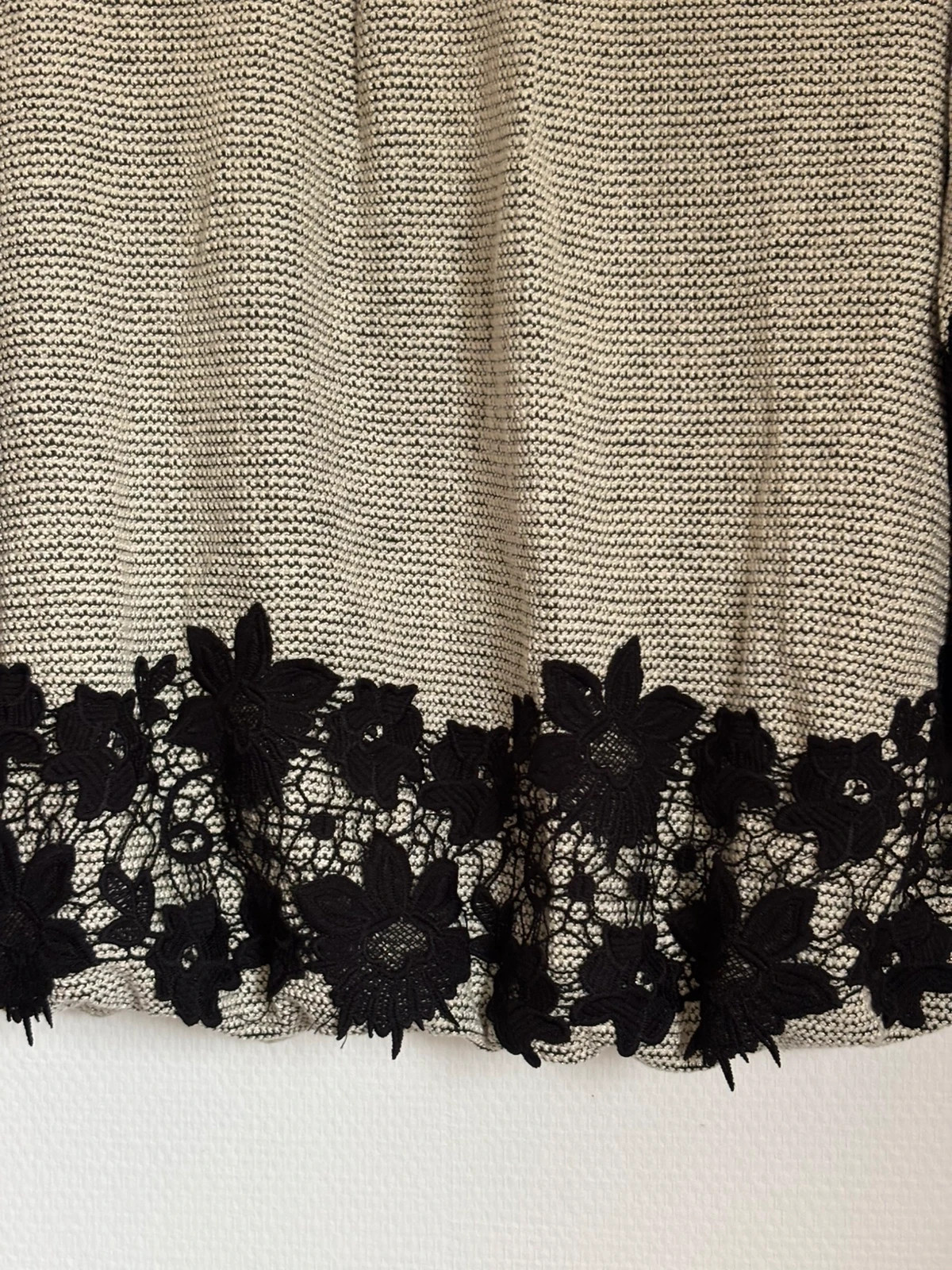 Pull maille chic dentelle florale – Holly Bracken – taille Taille unique 4
