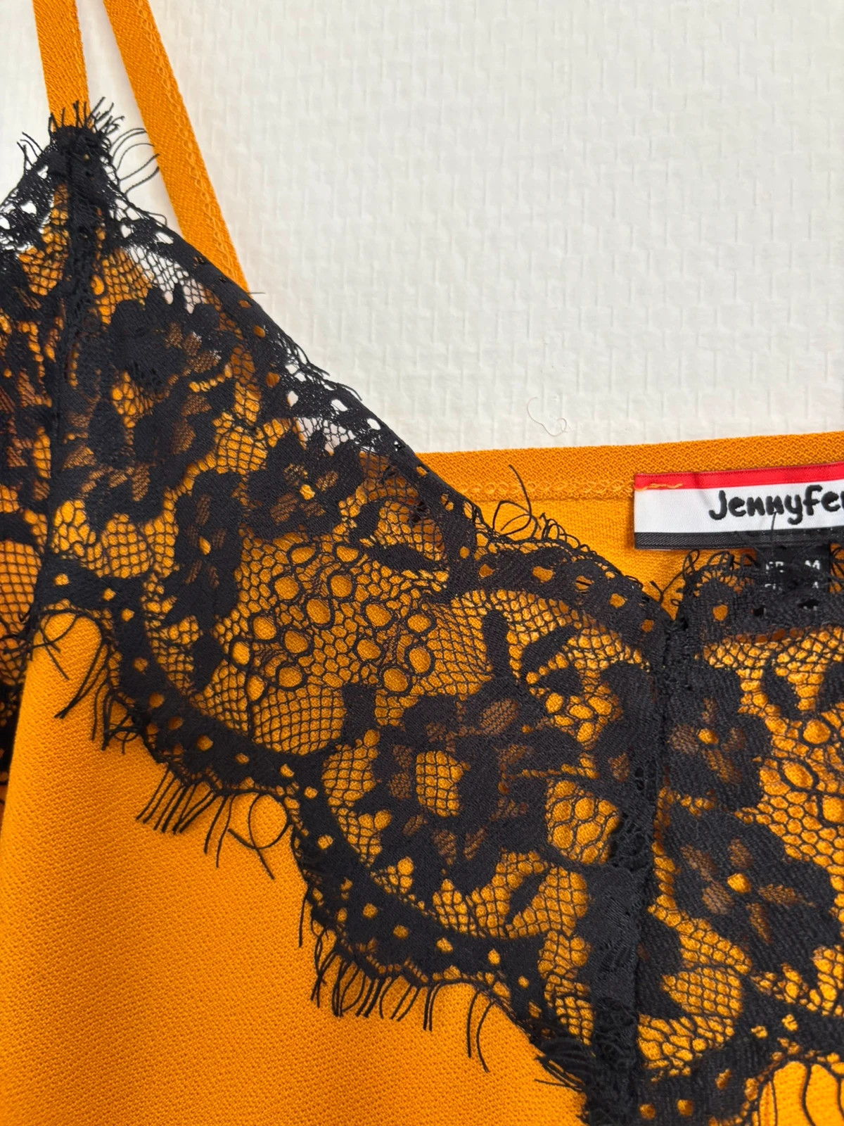 Débardeur satiné ocre à dentelle noire – Jennyfer – taille M / 38 / 10 3