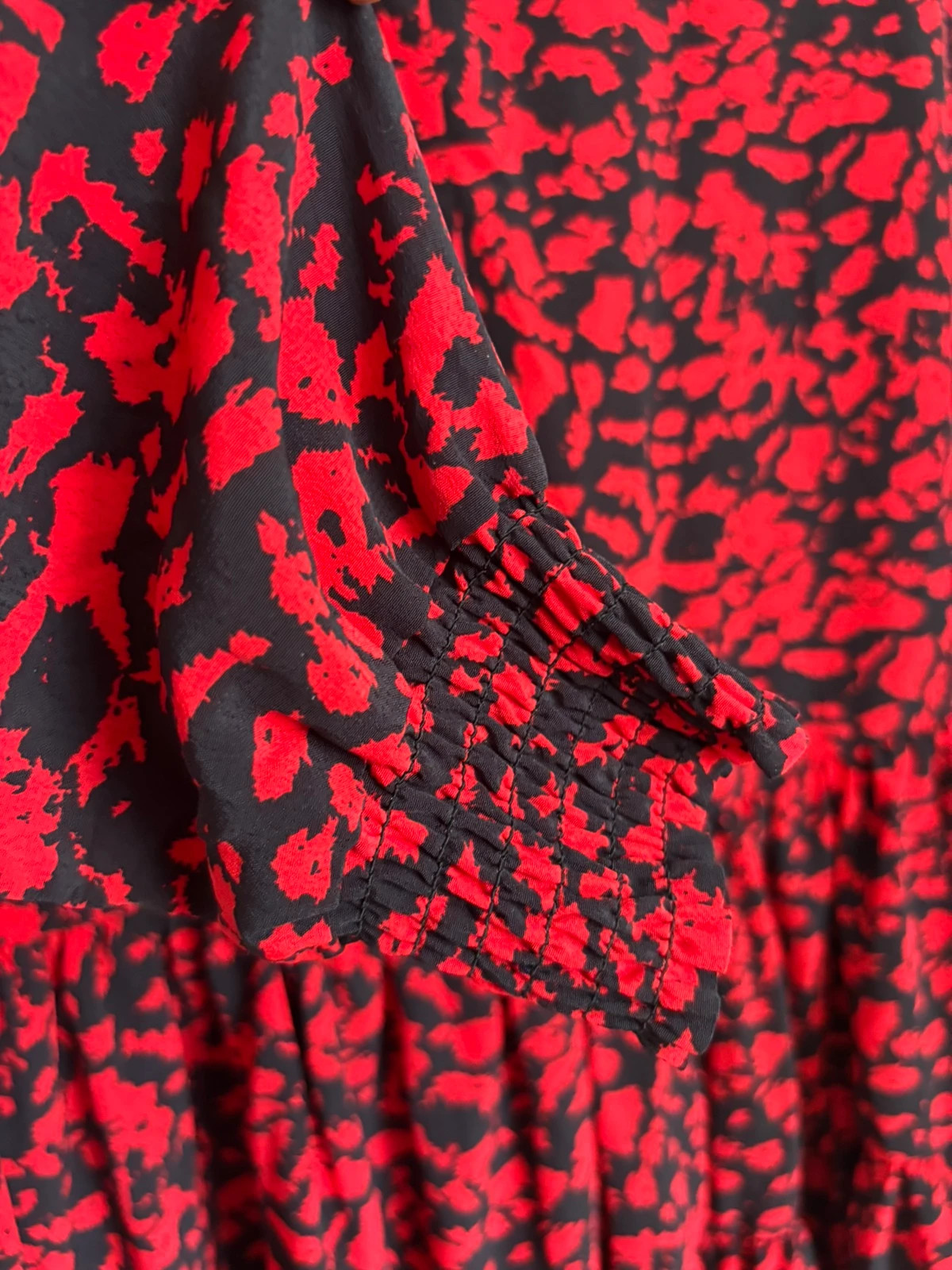 Robe fluide rouge et noire imprimée manches longues – La City – taille L / 40 / 12 3